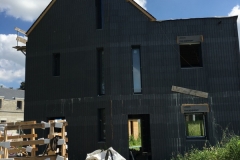 Bâtiment avec les fenêtres Schüco