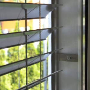 Stores dans un restaurant