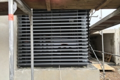 Stores avec des lames argentes, fenetre anthracite