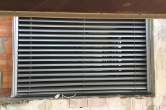 Stores avec des lames argentes