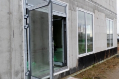 Portes de deux vantaux, ouvrant poussant et tirant