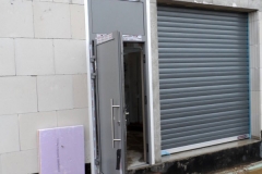 Porte en alu avec l'imposte